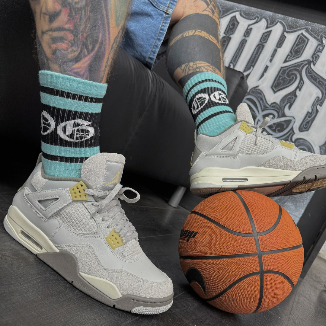 Spearmint OG sock with black stripes and a white OG logo